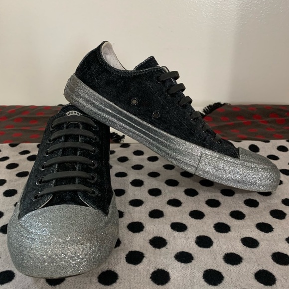 Converse x Miley Cyrus Chuck Taylor All Star Low Top Sneakers - Picture 2 of 12